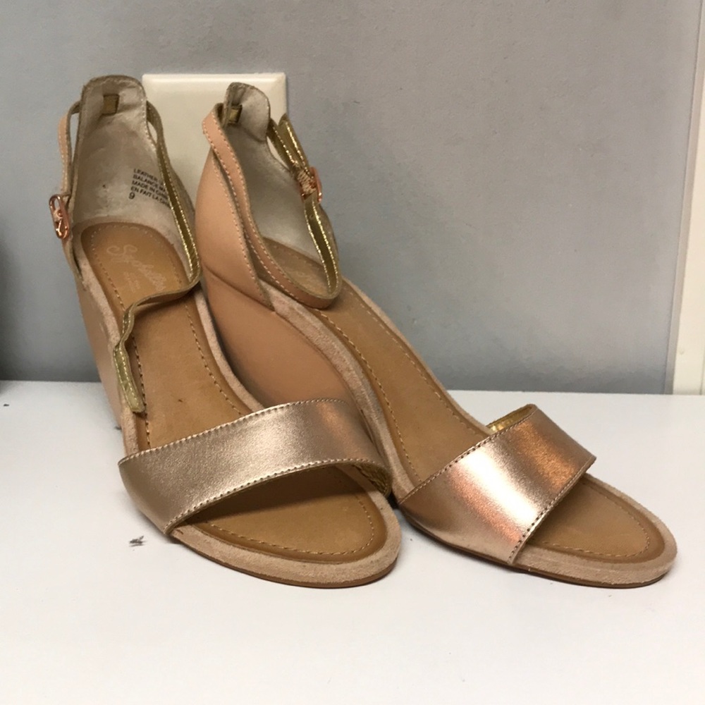 Women’s Seychelles wedge sandals size 9